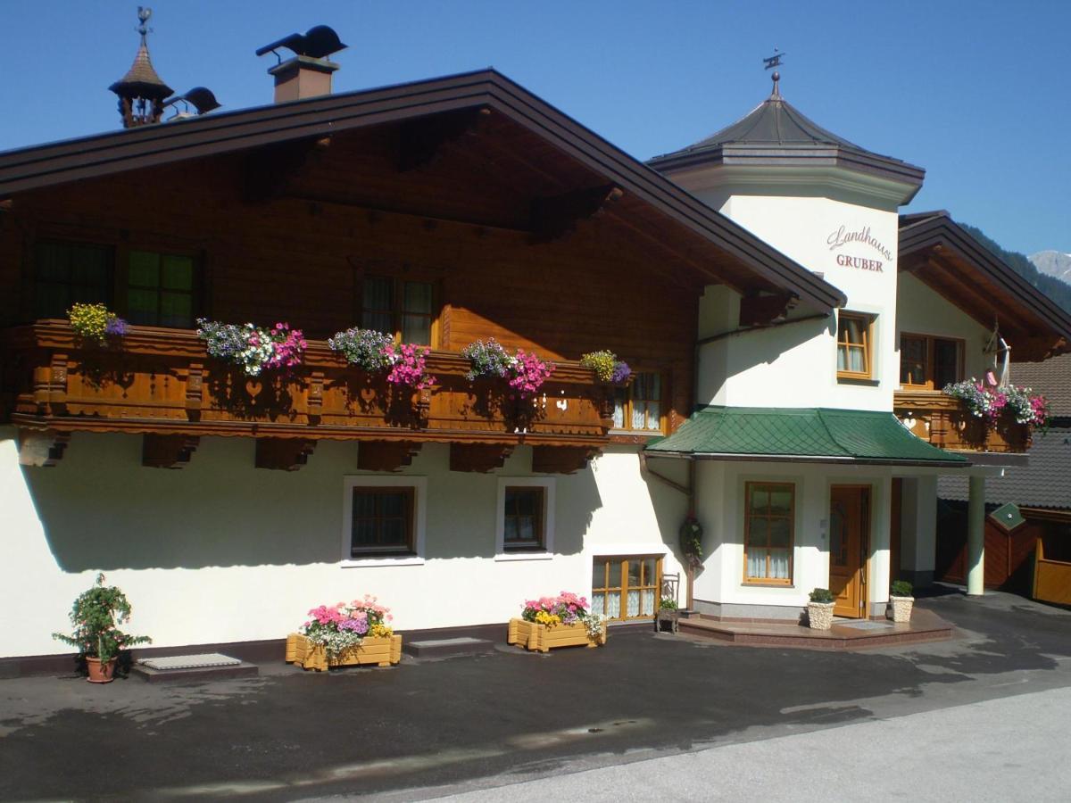 Landhaus Gruber Winter Alpendorf  Bagian luar foto